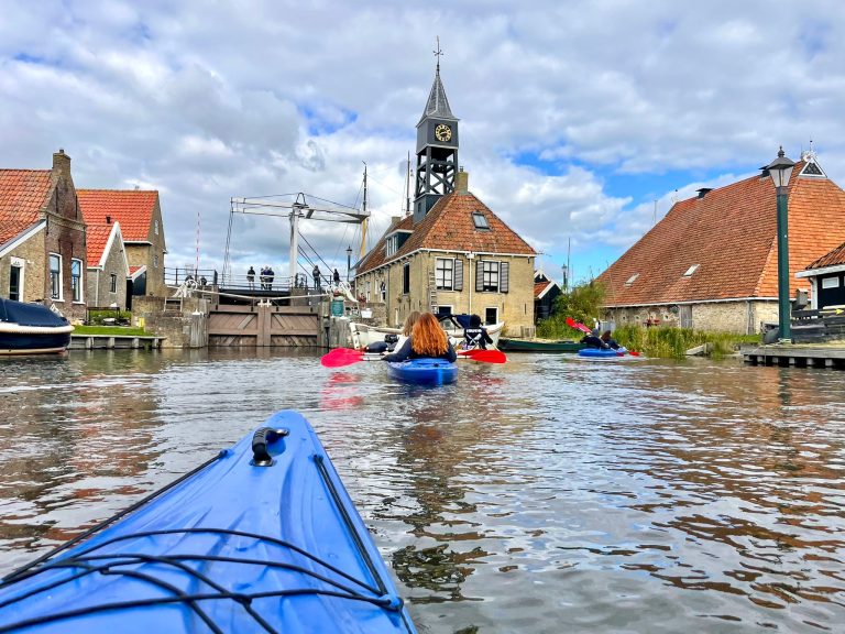 Kanovaren in de zuidwesthoek — muziek in Hindeloopen